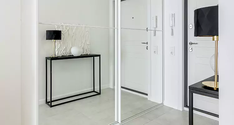Mirrored Bifold Closet Doors Repair in Oviedo, FL